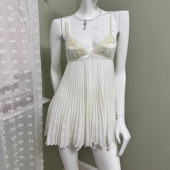 Betsey Johnson Other - Betsey Johnson White Pleated Lace Babydoll Lingerie – Size Small